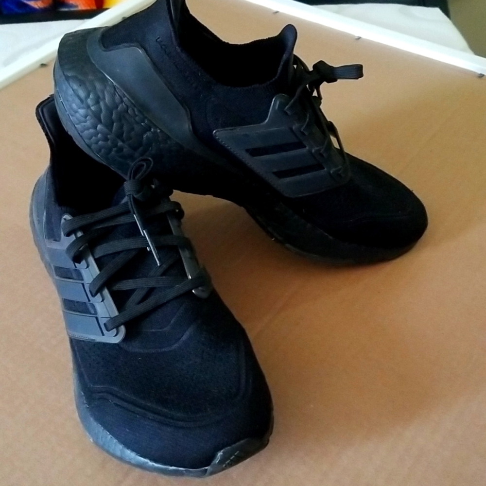 ADIDAS ULTRABOOST 22 BLACK RUNNING SHOES